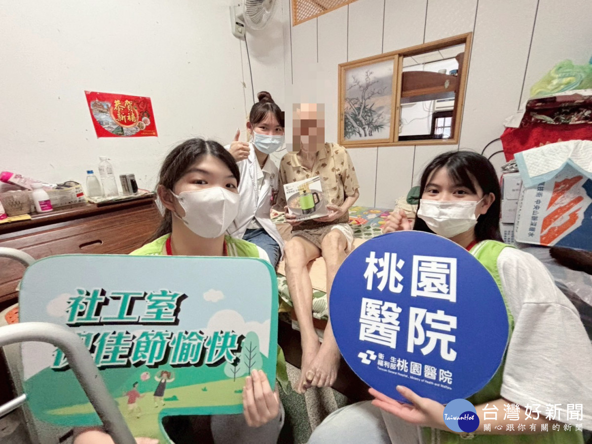 部桃社工送餐到家         父親節長輩笑顏暖社區