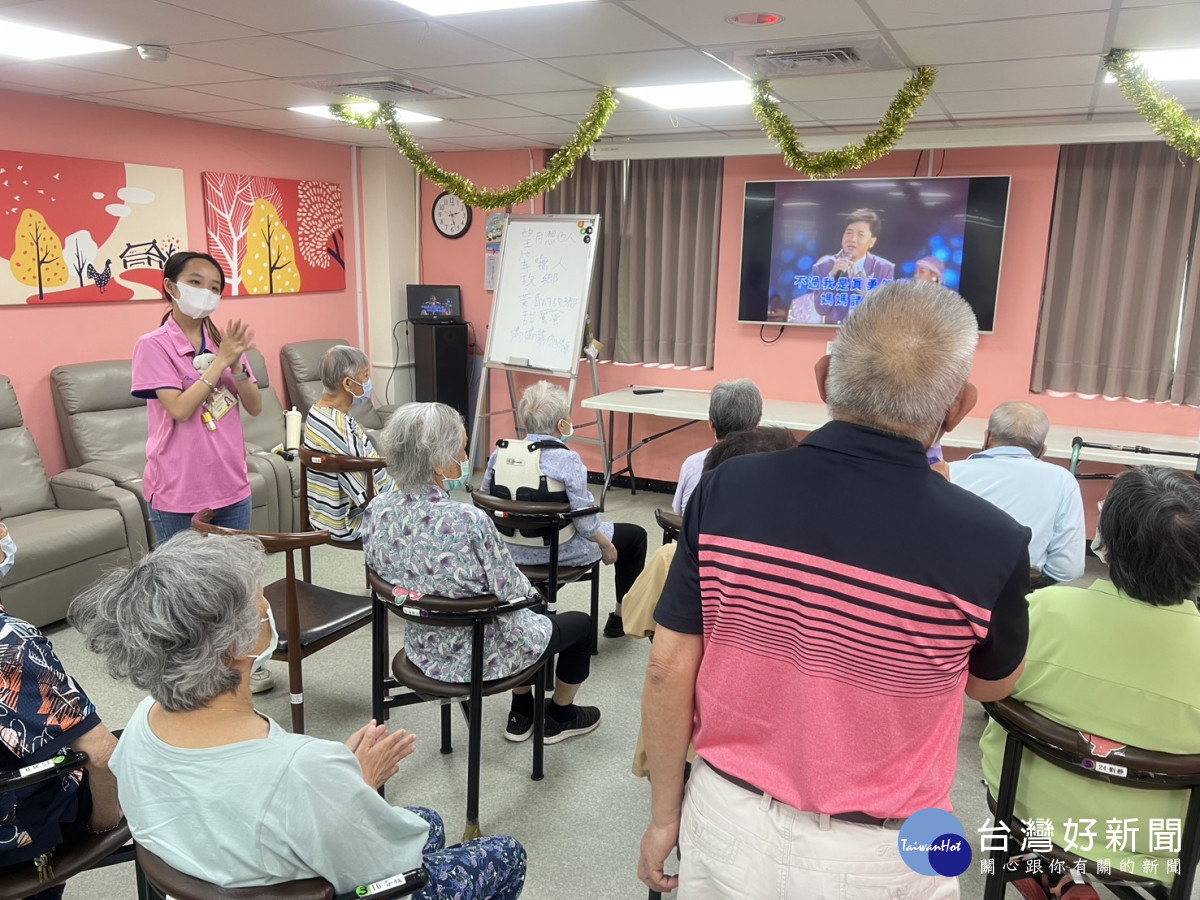 桃喜居父親節歌唱活動，長者們大展歌喉，唱出屬於他們的黃金回憶