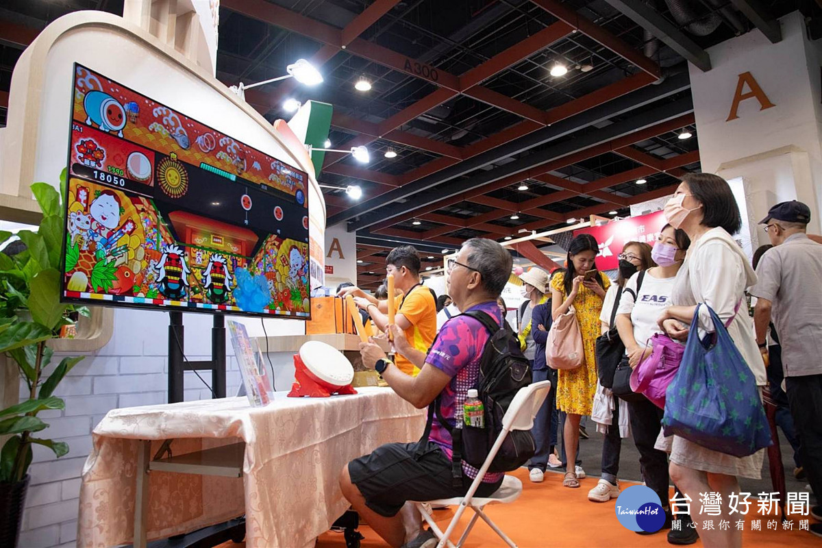 現場展示互動式數位遊戲,透過遊戲節奏讓長輩不憂鬱