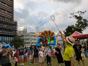 彰化童樂會遊樂趣，首場延平公園驚艷登場，市長林世賢與民眾同樂。圖／記者鄧富珍攝