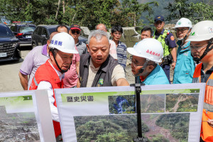 縣道159甲線40.5公里至42公里路段共有3處重要災點，嘉義縣長翁章梁9日前往會勘／林詩涵翻攝