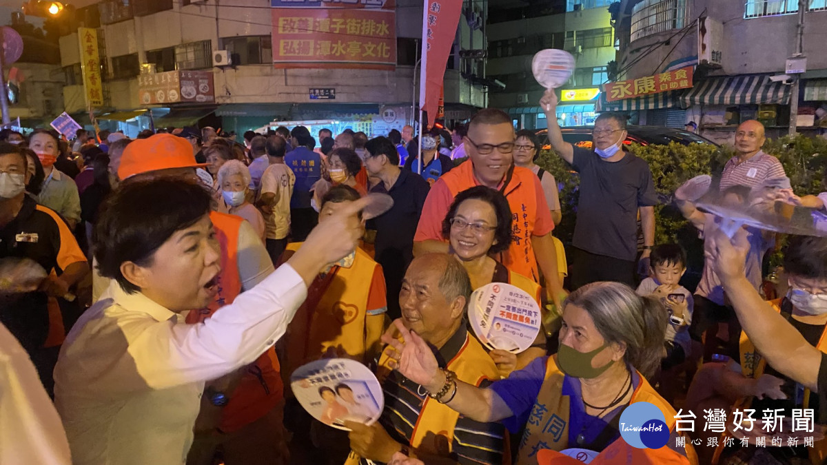 支持者熱情挺瓊瓔。