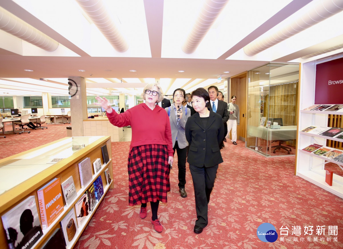盧市長率團參訪昆士蘭州立圖書館(圖台中市政府提供)