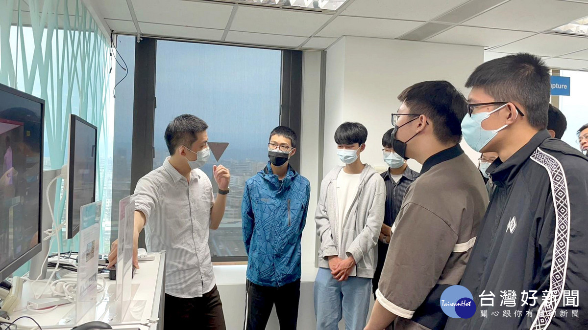 暨大「智慧半導體及綠色科技碩士學程」推動產學合作專案，提供企業實習機會，協助學生將所學應用於實務，為職涯發展奠定堅實基礎。（暨大提供）
