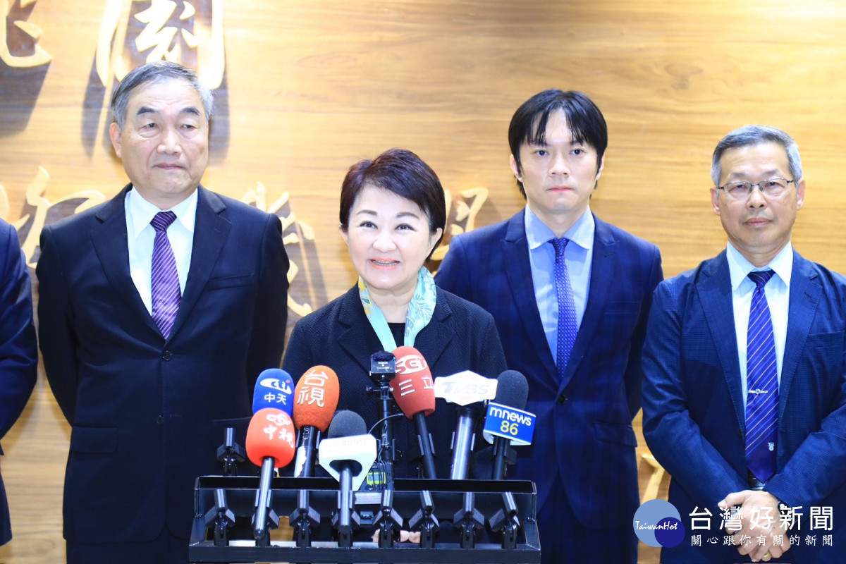 盧市長訪澳今返抵受訪