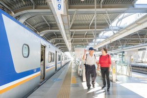 中市敬老愛心卡搭乘火車單趟補助調高至45元。