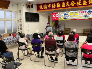 楊梅警走入社區反詐騙宣導， 提升民眾防詐力。