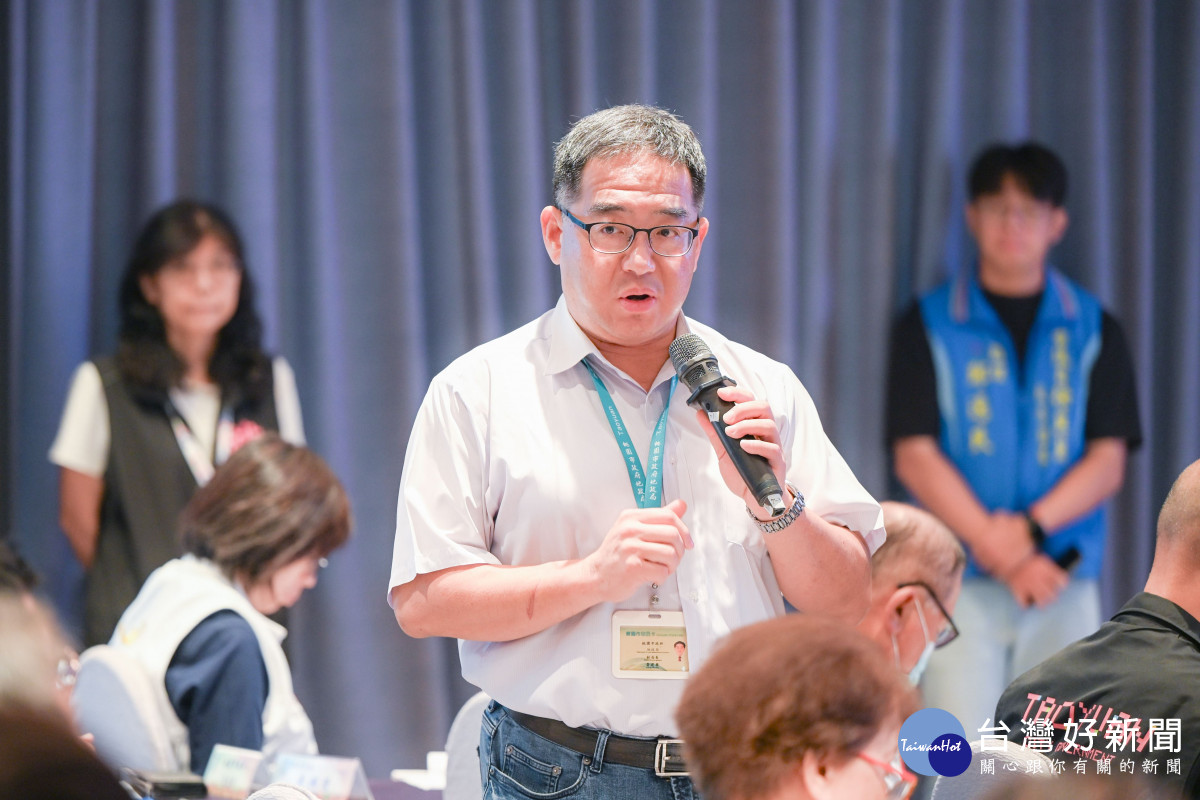 地政局副局長針對提案進行說明。