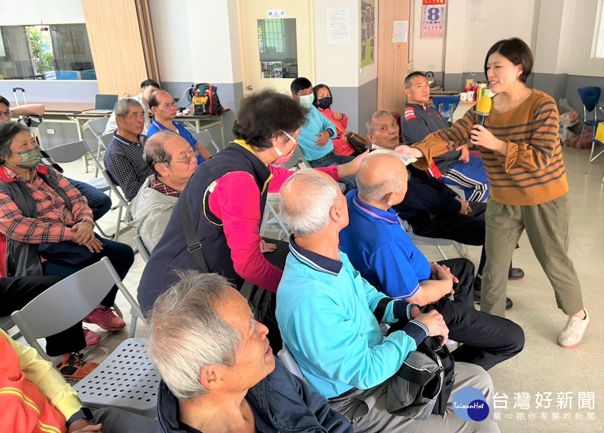 走入社區傳遞健康　      部桃放射團隊乳癌肺癌篩檢宣導暖心登場