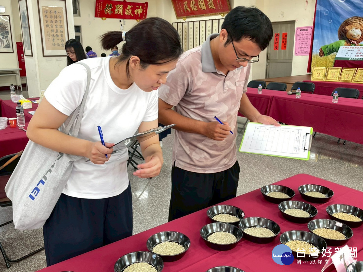 賽事分為「香米組」與「非香米組」兩組，初評各組皆有10位農友參加。