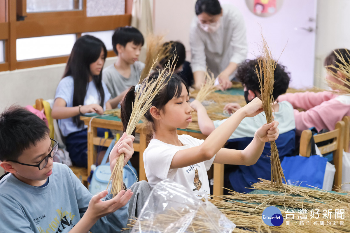 藝術走進課堂        兒美館攜手青埔、青園兩校打開孩子的感官地圖