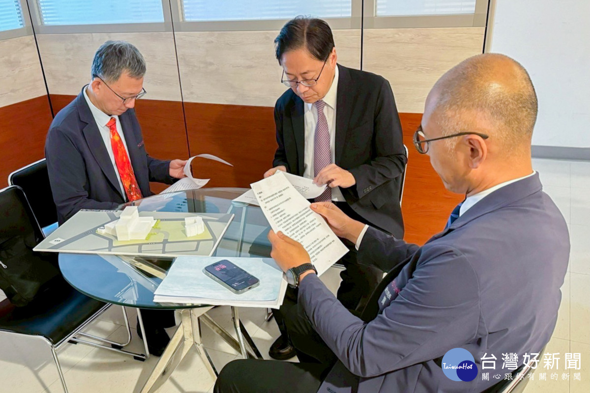 桃園市長張善政率同副市長王明鉅、衛生局長賈蔚赴醫會爭取核定桃園市立醫院。