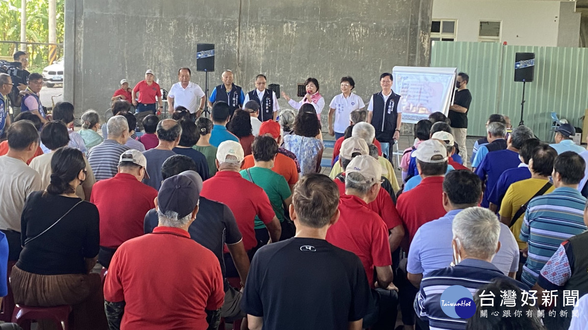 近百位鄉親出席神洲里市民活動中心興建工程進度說明會。