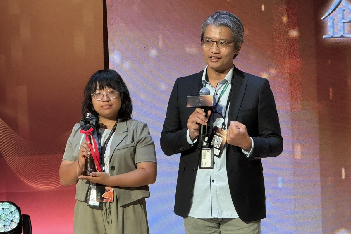 中嘉寬頻|北健「墓之物語」獲最佳企編獎，杜懷聖與劉雨婷兩人獲獎致詞。