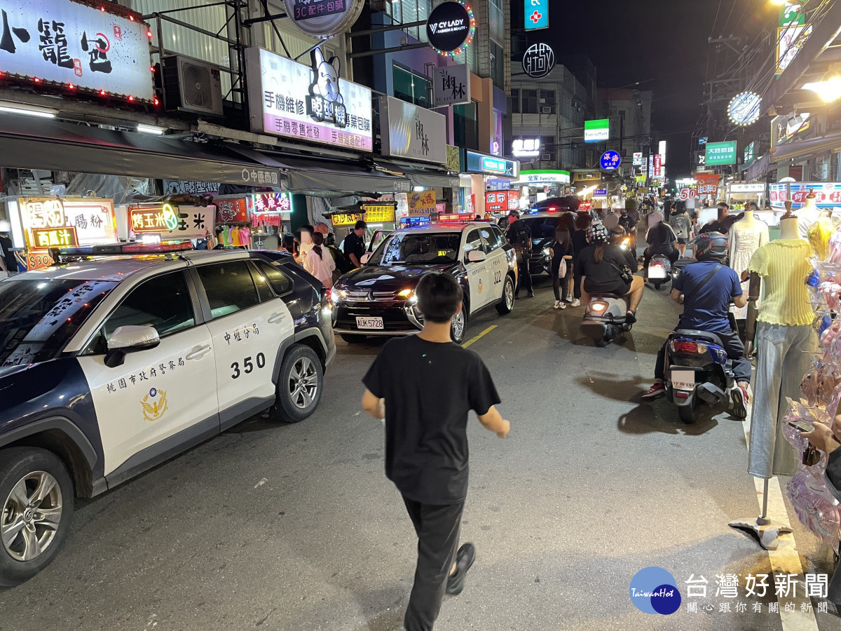 中壢警雷霆除暴大舉掃蕩，淨化校園周邊商圈麻將館 。 　　