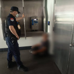 色男捷運手扶梯偷拍短裙辣妹，桃捷警當場查獲送辦。