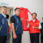 環境部今16日在嘉義縣環境保護局成立「環境部災後復原南部辦公室」，環境部長彭啓明與嘉義縣長翁章梁主持揭牌儀式／林詩涵翻攝