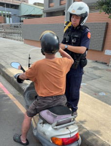 年近9旬失智老翁騎車迷途。