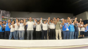 國民黨主席朱立倫、民眾黨主席黃國昌、台中市長盧秀燕等藍白政治人物相挺立委楊瓊瓔。