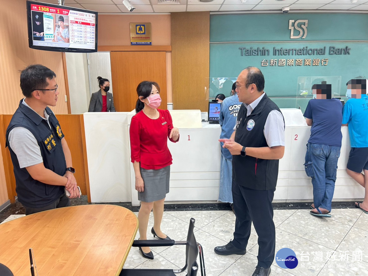 龍潭警分局表揚轄內金融機構成功阻詐有功人員。