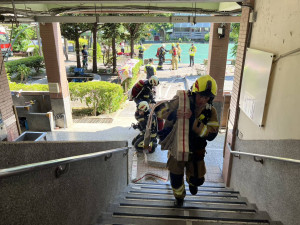 基隆消防局舉行太陽能光電火災實兵演練　多單位協作強化校園防災能量