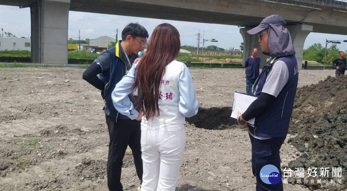 嘉義縣環保局20日會同黃嫈珺及地主至現場查驗／嘉義縣府提供