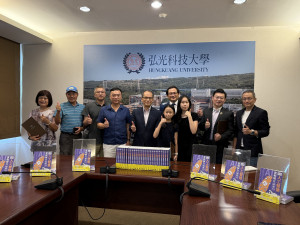 弘光科大校友及台灣人工智慧協會，捐贈100本《台灣人工智慧實戰解方精選 50》書籍，讓師生在學習與研究上有更多啟發。