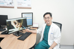 陳彥志醫師提醒，若膝蓋經常出現腫脹、卡卡、軟腳或疼痛，應及早就醫檢查。