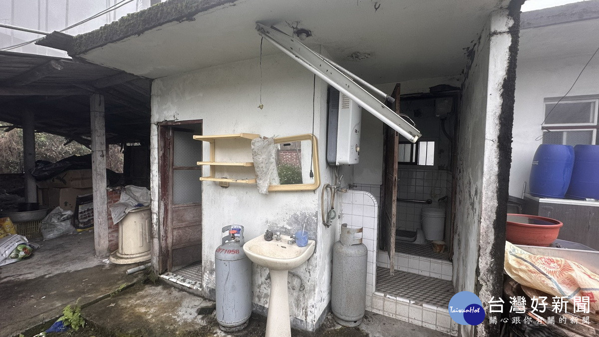 老太太房屋老舊，被郵務士發現。（南投郵局提供）