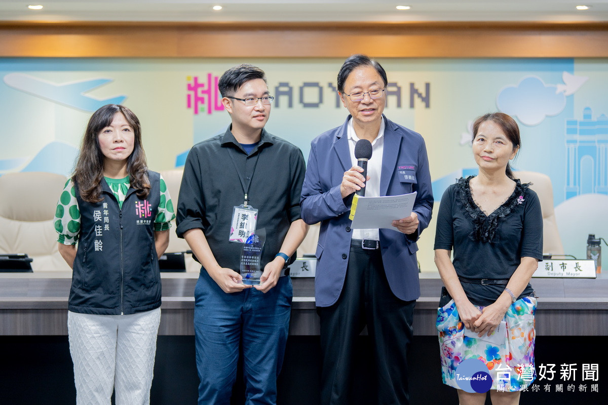 桃園市長張善政肯定櫛構科技公司獲獎。