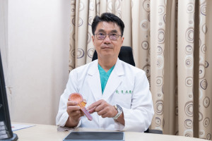 東元醫院泌尿科戴順慶主治醫師提醒，伴侶應遵從安全性行為。