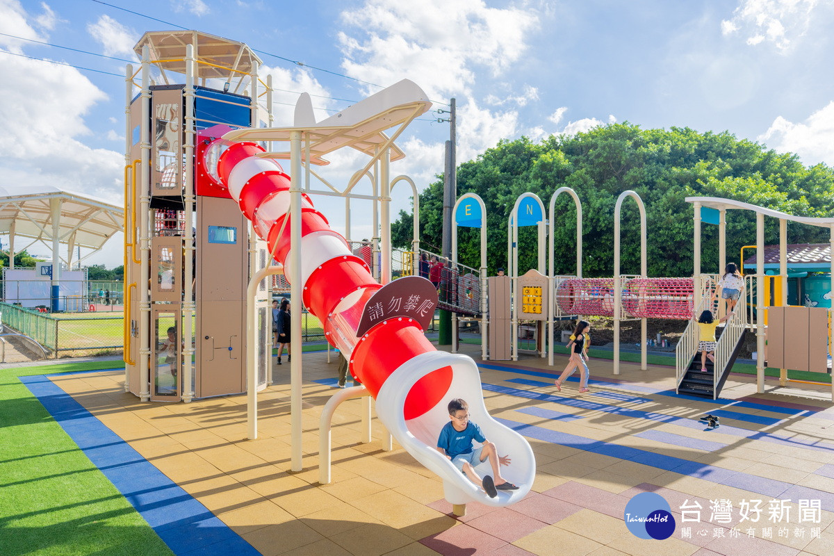 桃園市蘆竹區海寧公園兒童遊戲場升級後現況。