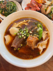 竹東排骨酥麵。