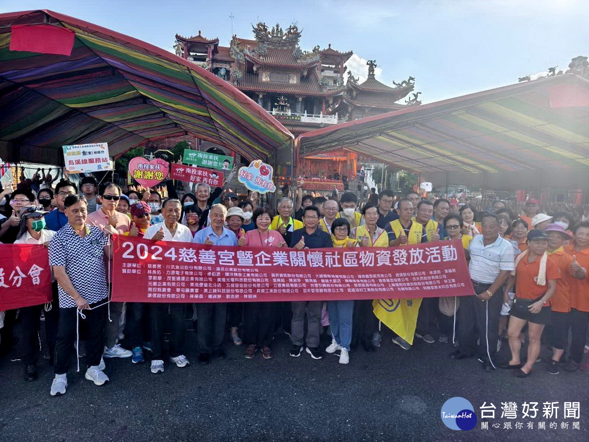 民眾可將普度祭品贈予廟方轉贈弱勢或社福機構。（民政處提供）