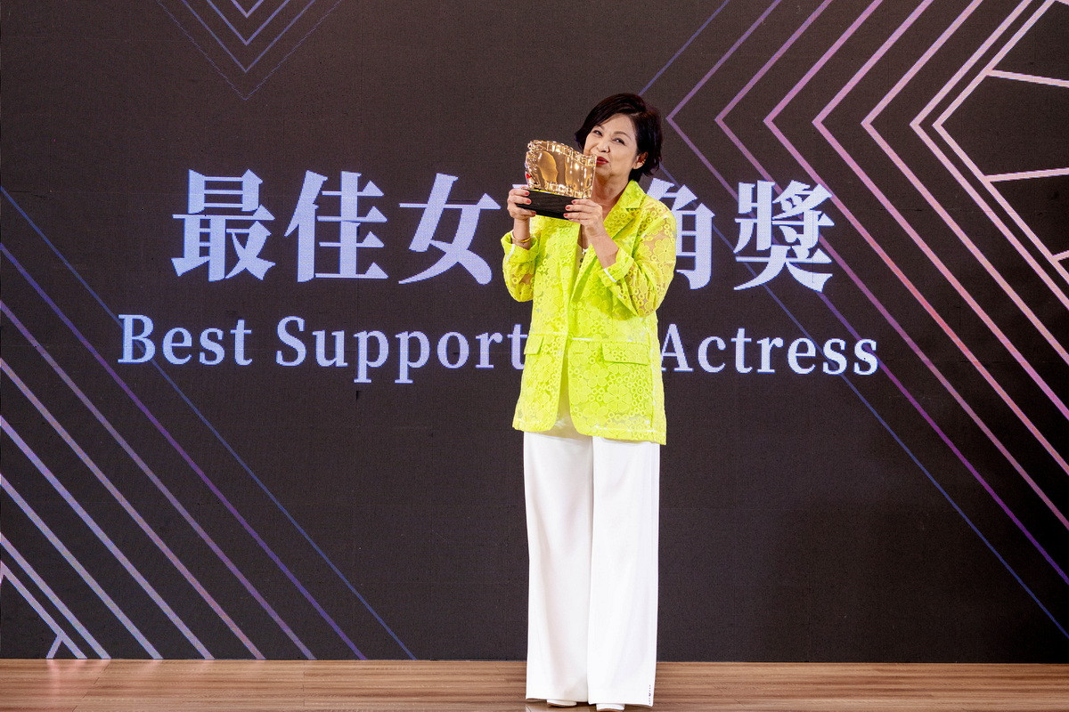 資深演員楊貴媚再次獲得最佳女配角，完成三冠王大滿貫。