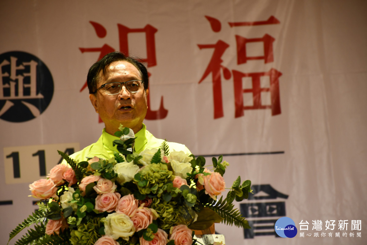 林世賢市長在彰化市表揚績優志工活動上語重心長宣示一定要擺脫低薪困境。圖／記者鄧富珍翻攝