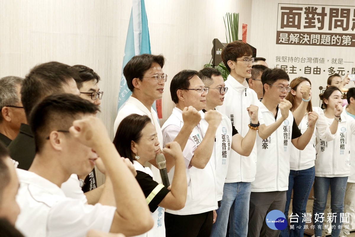 民眾黨彰化縣黨部揭牌！黃國昌喊「藍白不可分」。圖／記者鄧富珍攝