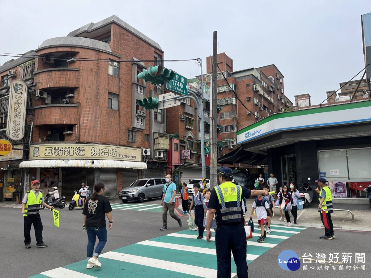桃園市警局啟動「護童專案」，警力全面守護學童開學安全。