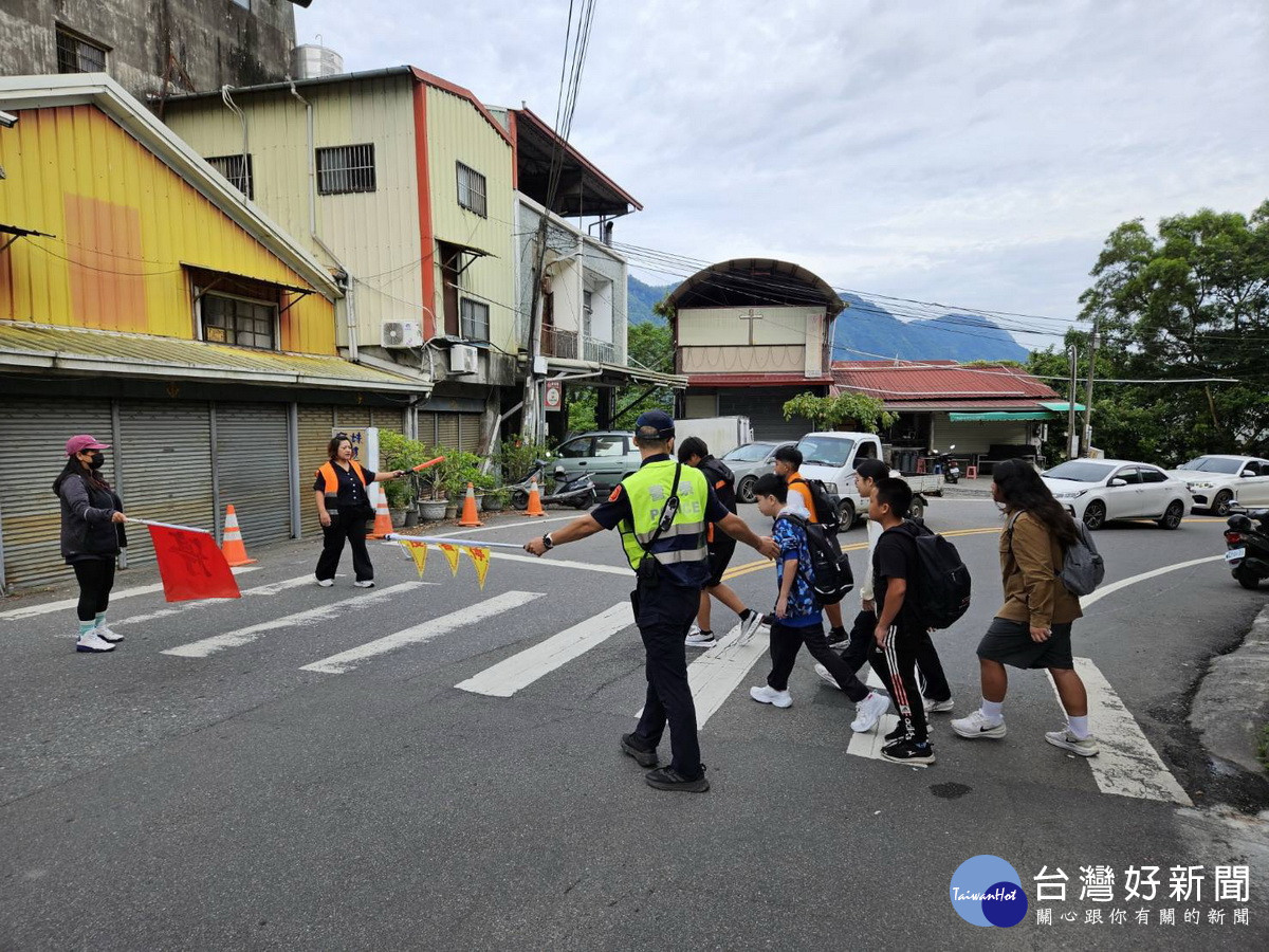 警察局籲請大家遇學童上下學時請放慢車速。（縣警局提供）