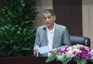 議長何勝豐關切地方水患與農業災損，請縣府盡速復建並徹底解決淹水。（記者扶小萍攝）