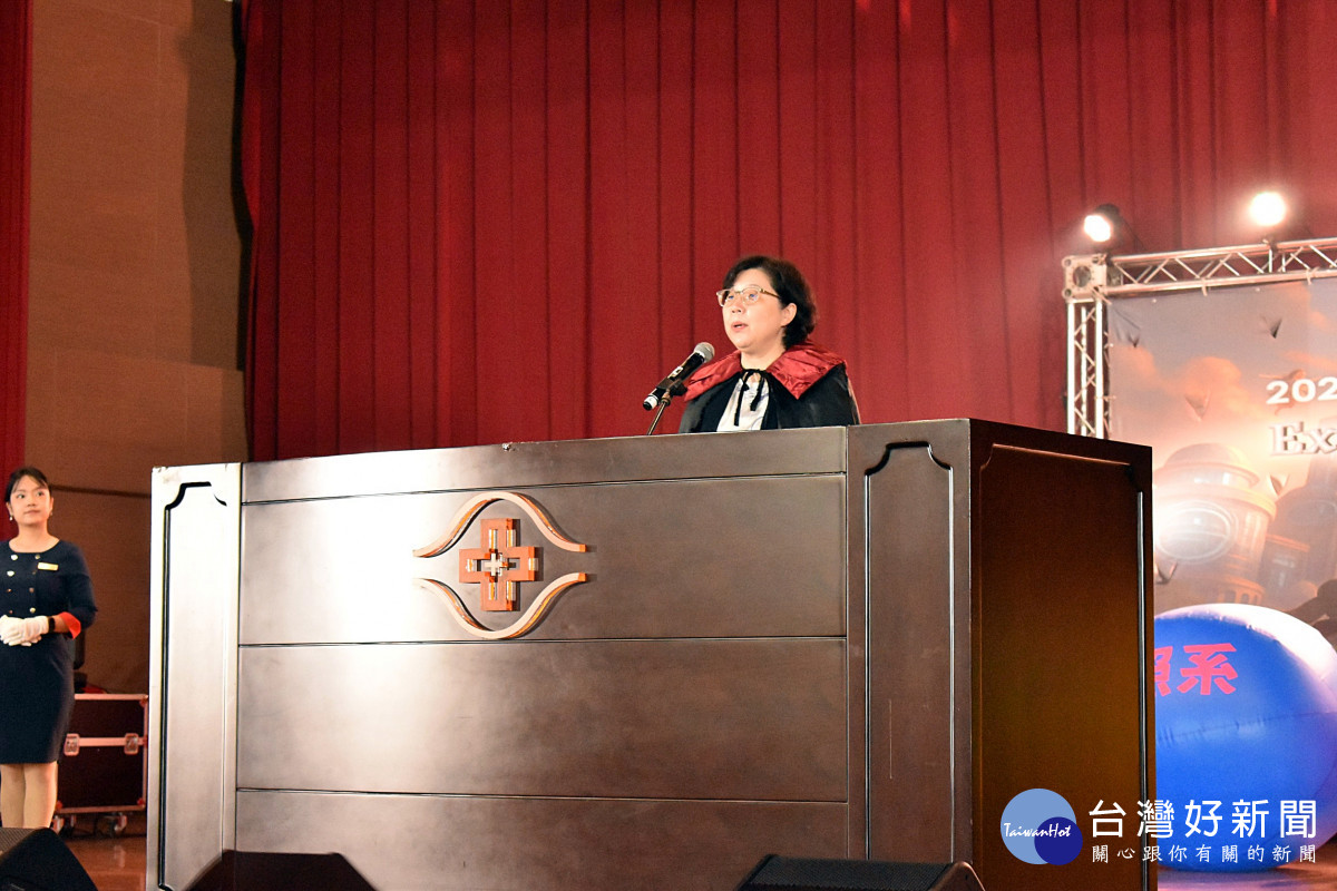 長庚科大范君瑜校長出席林口校區新生典禮，期勉同學築夢踏實