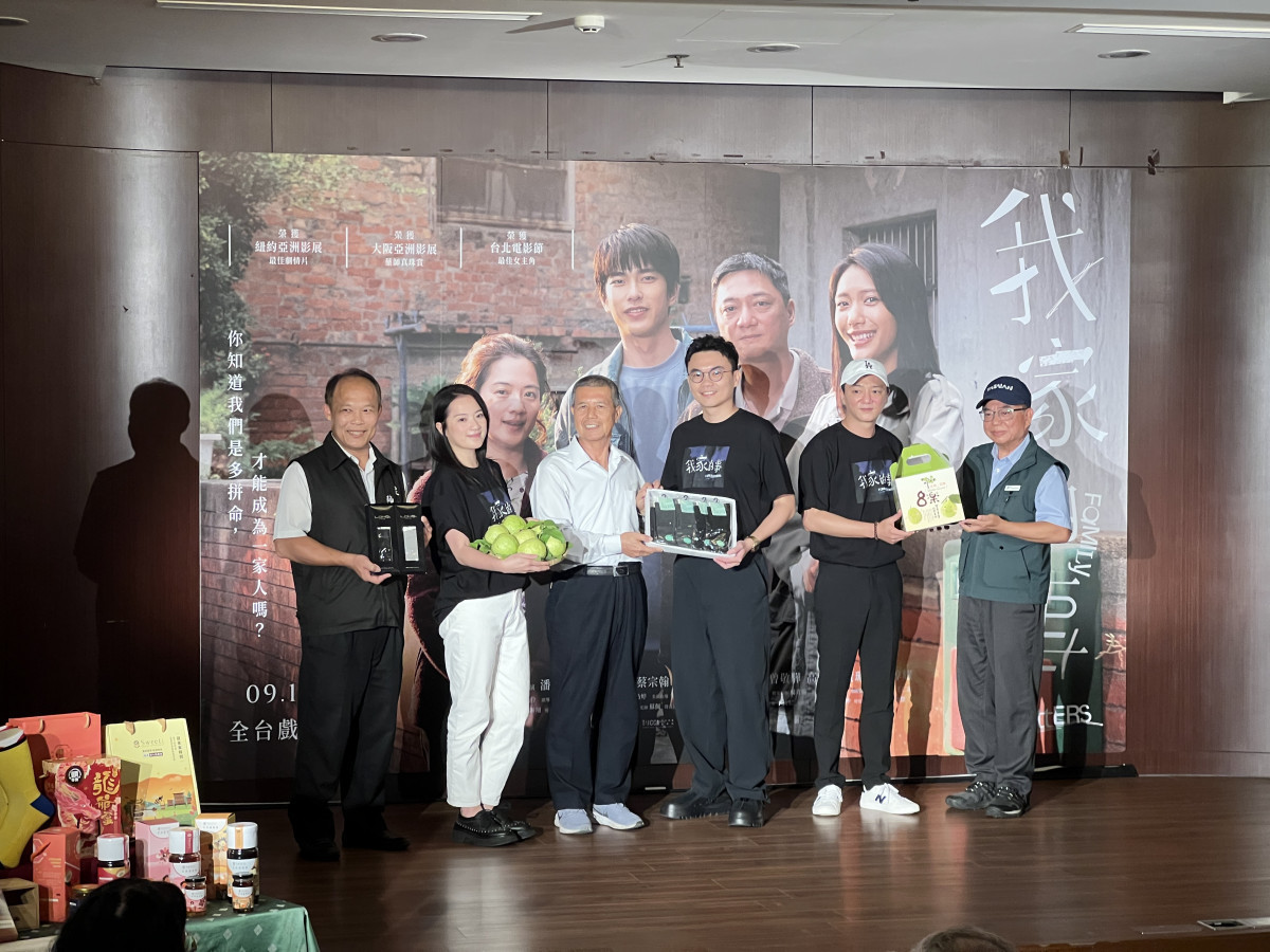 社頭有𝟯多，襪子、芭樂、還有董事長，藉此行銷在地芭樂。