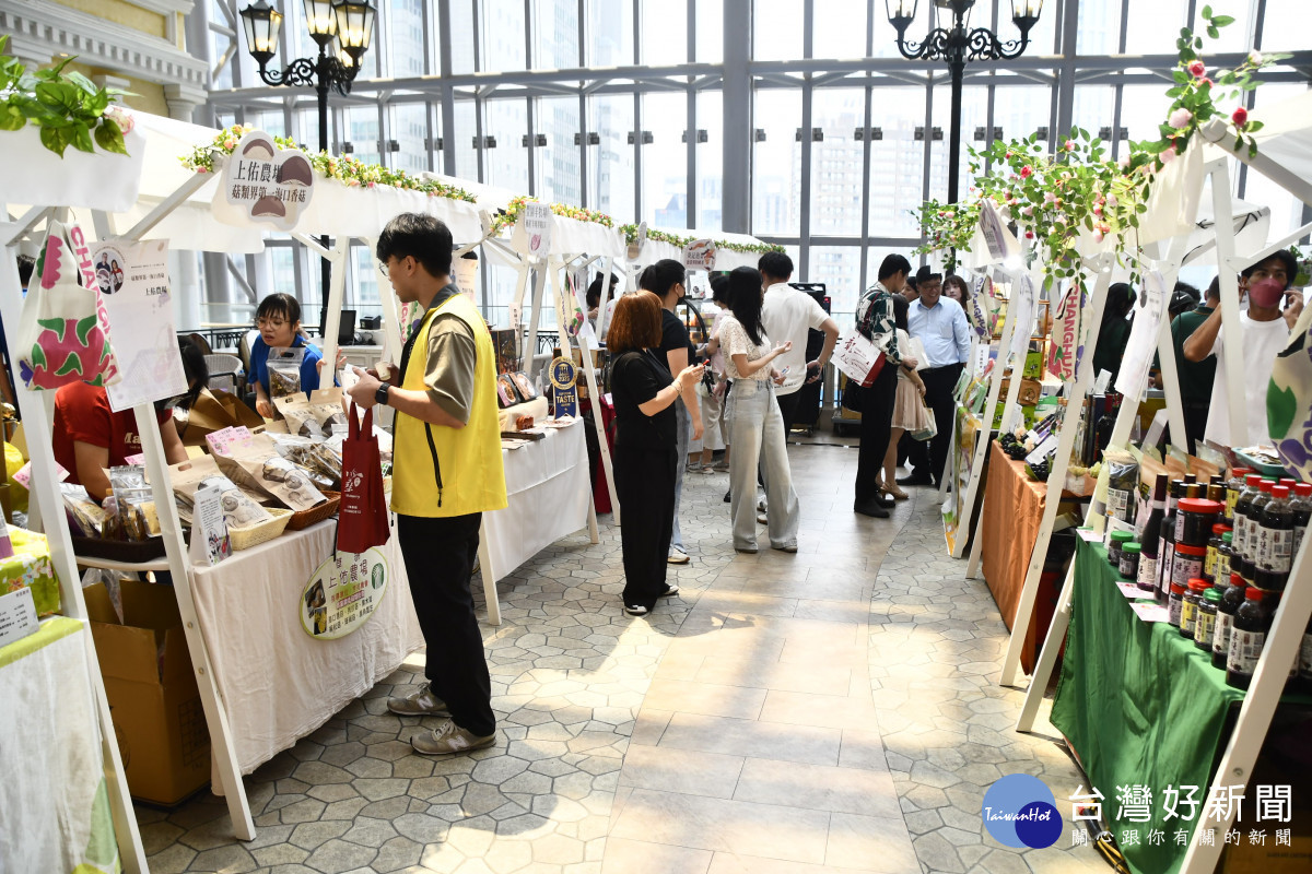 彰縣府攜手板橋大遠百，推「彰化優鮮」快閃活動免費品嚐150款在地美味。圖／記者鄧富珍翻攝