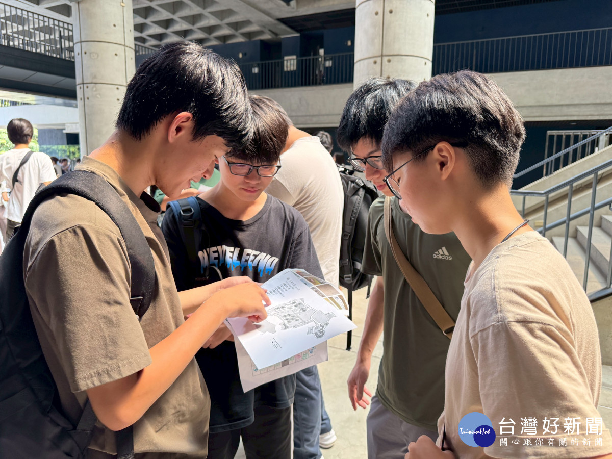 英語校園闖關活動，新生熱情參與