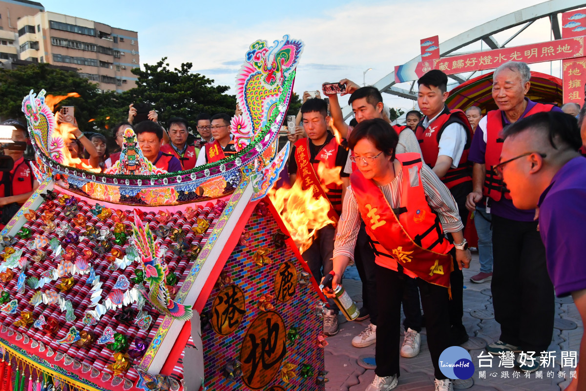 鹿港地藏王廟放水燈祭水靈儀式。圖／記者鄧富珍翻攝