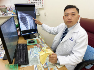 三軍總醫院復健醫學部 張智雅主治醫師。