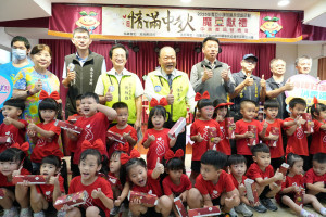 「情滿中秋 魔豆獻禮」中秋新品發表會　陳光復化身代言人攜手各界愛心認購破千盒月餅