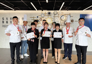 弘光科大師生勇奪「2025日本國際亞洲餐飲挑戰賽（JIAFBC）」15面金牌。（弘光科大提供）