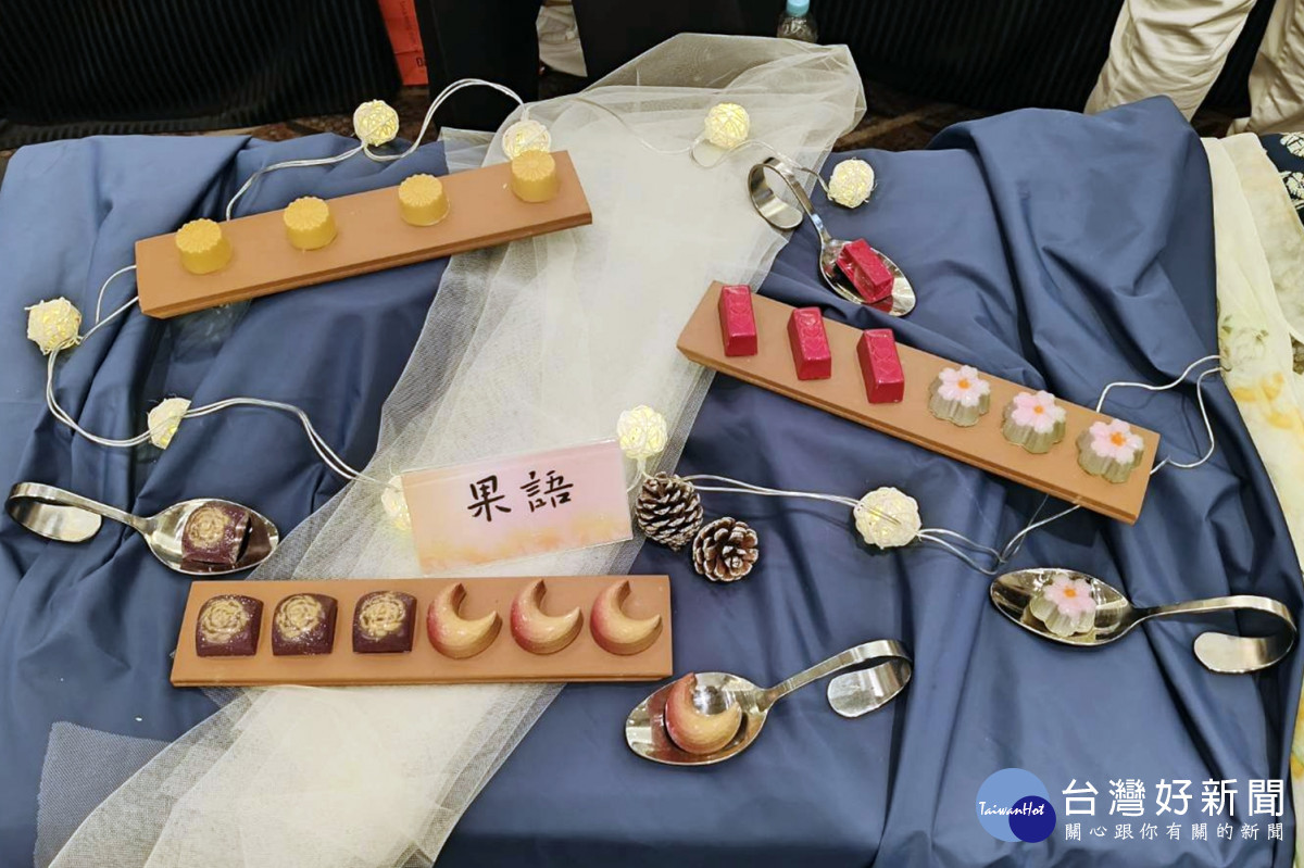 餐旅系學生黃資晴奪得「巧克力Bon Bon」金牌作品。（弘光科大提供）