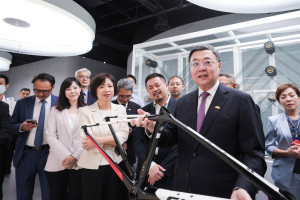 行政院長卓榮泰（中前右者）。（圖／行政院新聞傳播處）